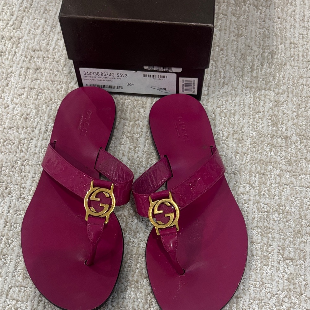 Gucci Women's Fuchsia Sandals with Gold Accent